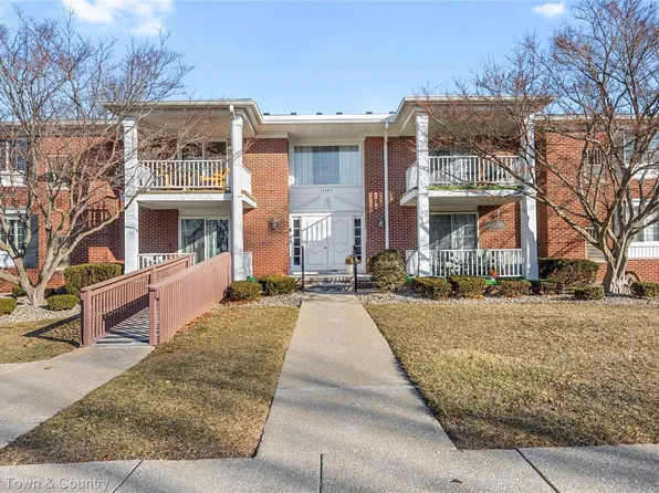 1744 Harrison Ave #C-5, Trenton, MI 48183