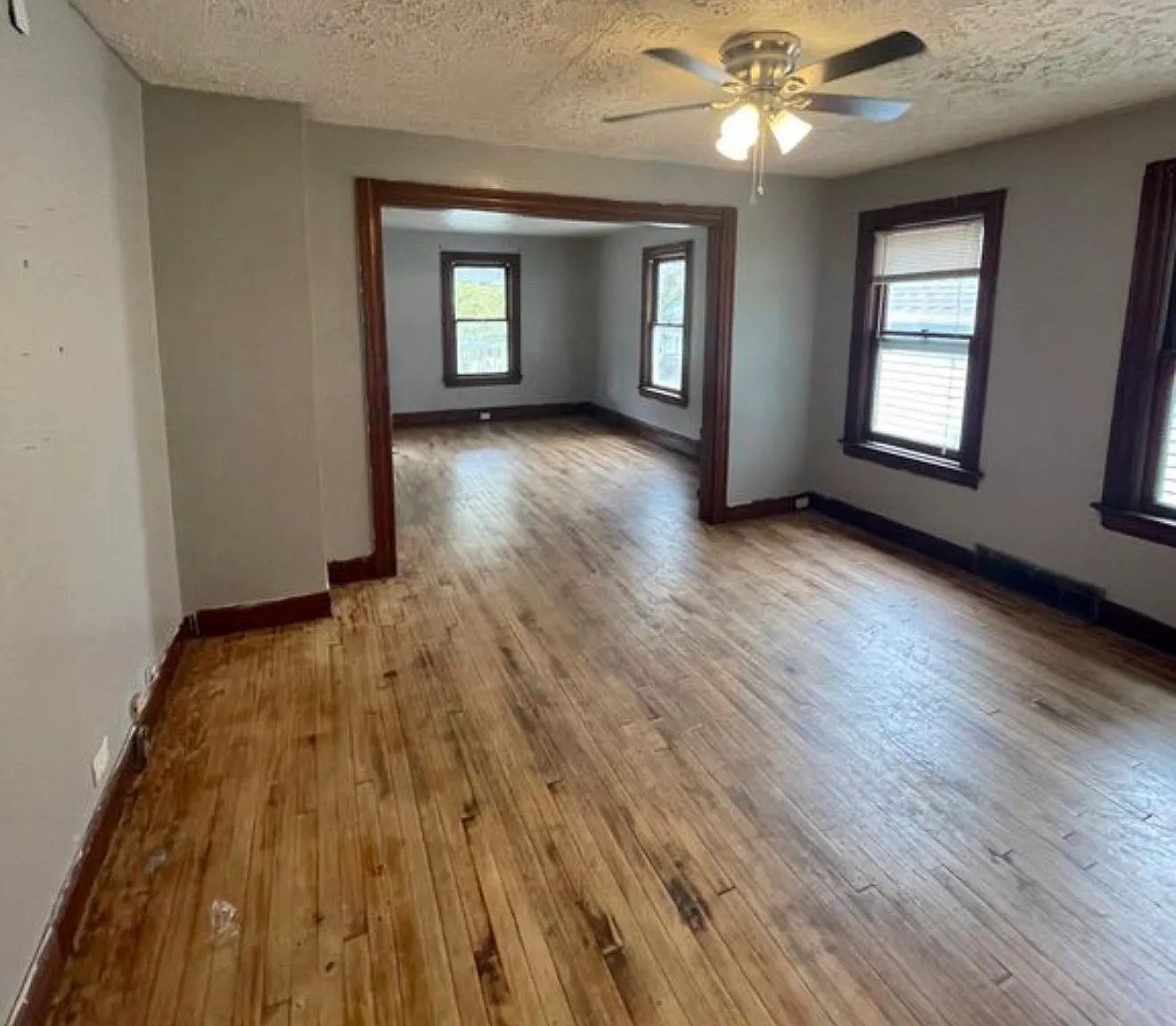 4 bed, 1100 sqft, $1,100 — Photo 2
