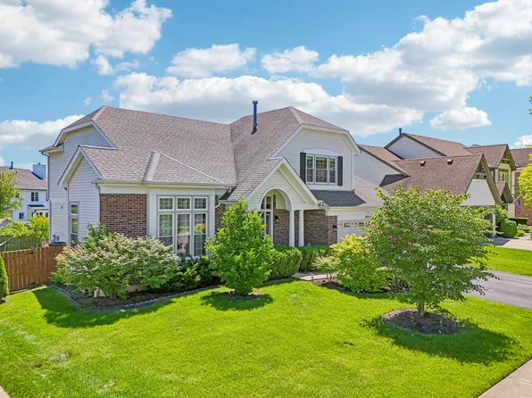 823 Warwick Ln, Lake Zurich, IL 60047