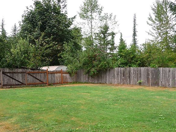 Plenty of room for a garden.