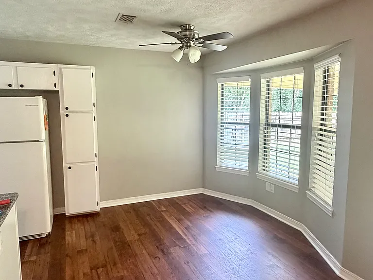 18 Bridgestone Dr — Photo 8