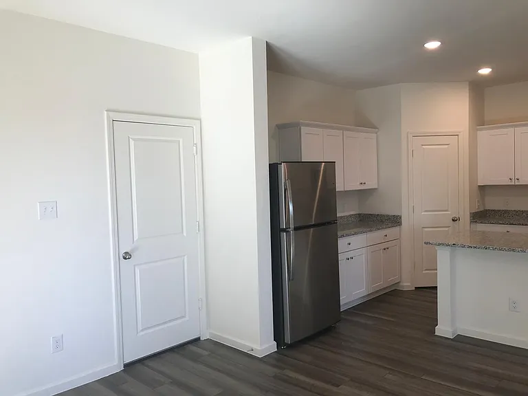 203 Bradford Dr — Photo 9