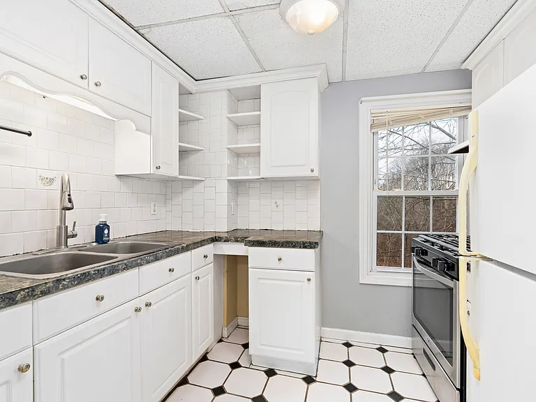 70 Saint Paul St #2L — Photo 3