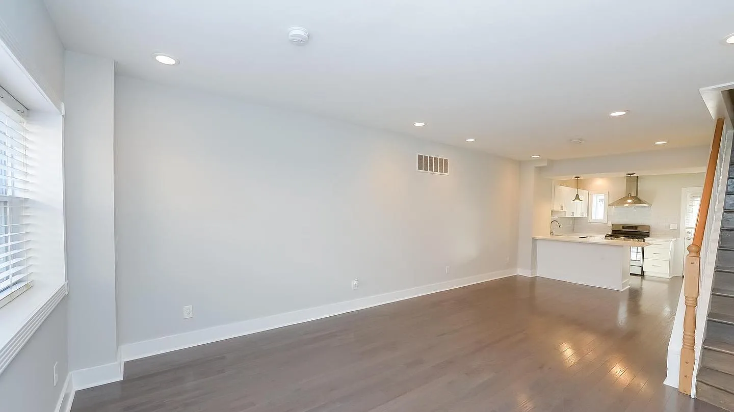 1528 Emily St — Photo 3
