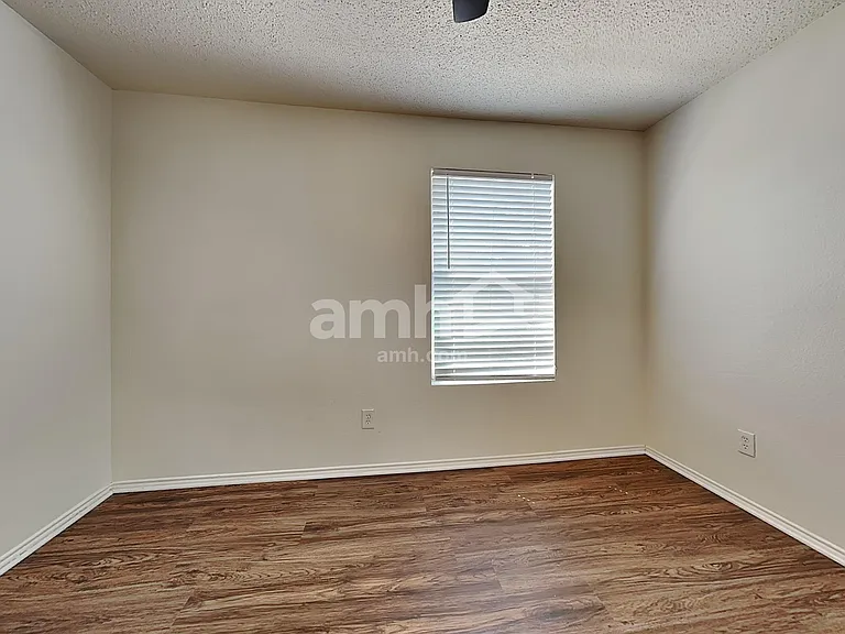 1528 Englewood Dr — Photo 17
