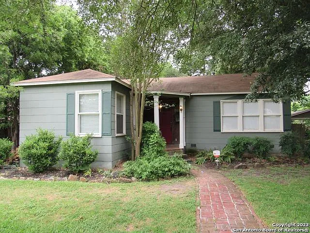 3 bed, 2.0 bath, 1268 sqft, $2,125 — Photo 2