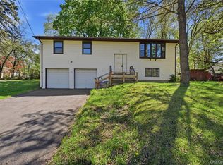 400 S Little Tor Rd, New City, NY 10956