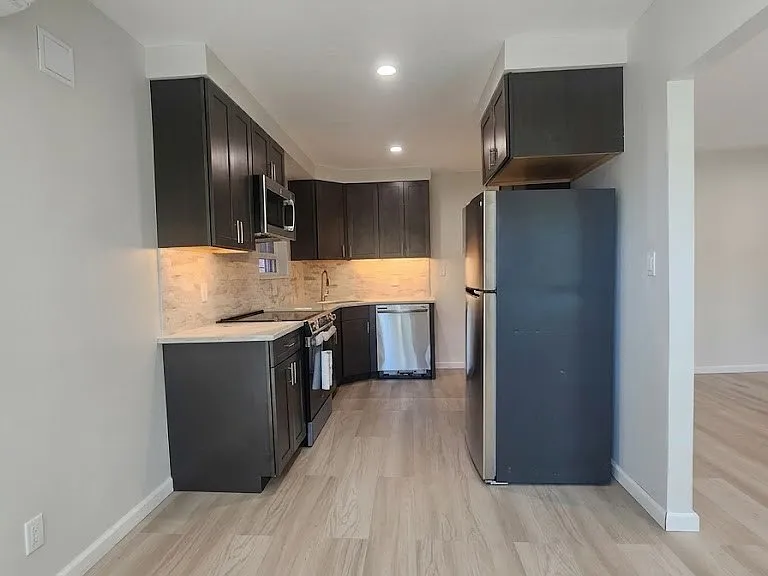 31-59 43rd St #2H — Photo 4