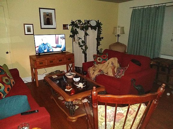 4th image of 810 College St NW