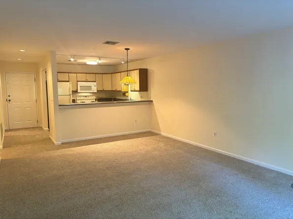 136 Deer Hill Avenue #308, Danbury, CT 06810