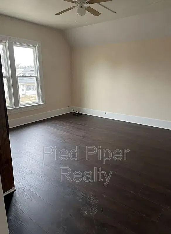 3 bed, 1.0 bath, 1345 sqft, $1,195 — Photo 3