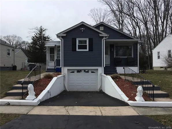 6 Lincoln Pl, West Haven, CT 06516
