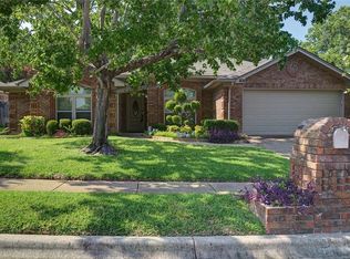 808 Timber View Dr, Bedford, TX 76021