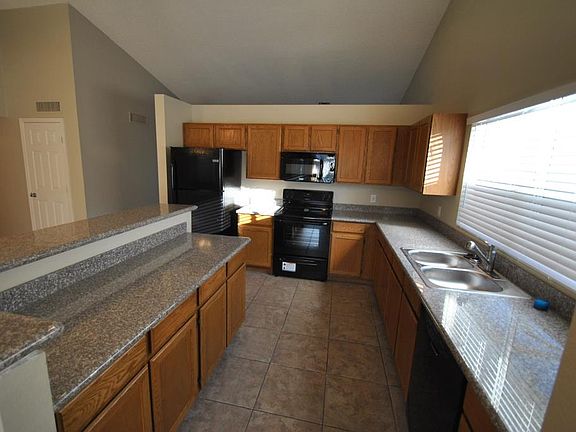 4th image of 3211 W Potter Dr