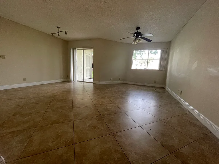 9899 Westview Dr #517 — Photo 2