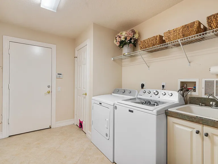 544 Edgebrook Ln — Photo 32