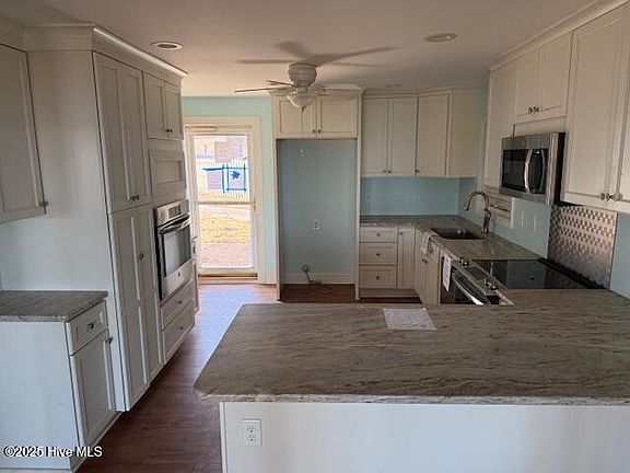 3rd image of 913 Stately Pines Road