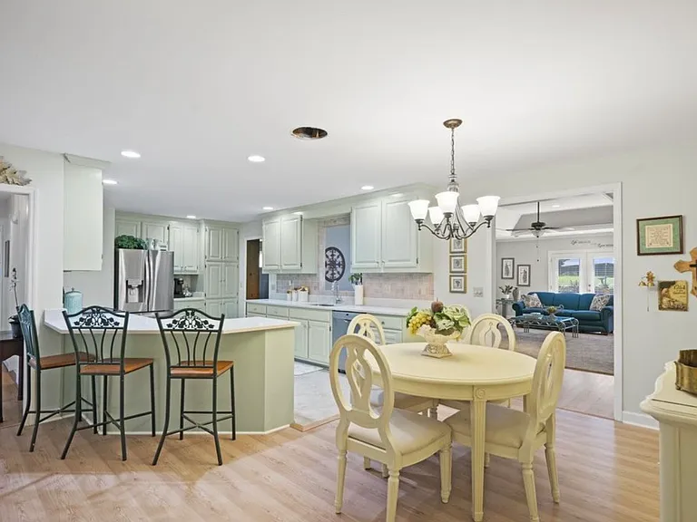 3317 Marcus Dr — Photo 2