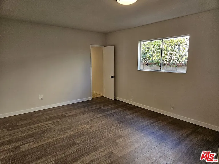 263 E 84th Pl — Photo 11
