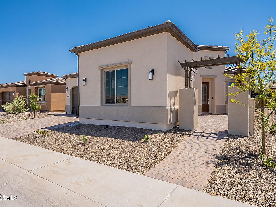 1st image of 561 E Veterans Way