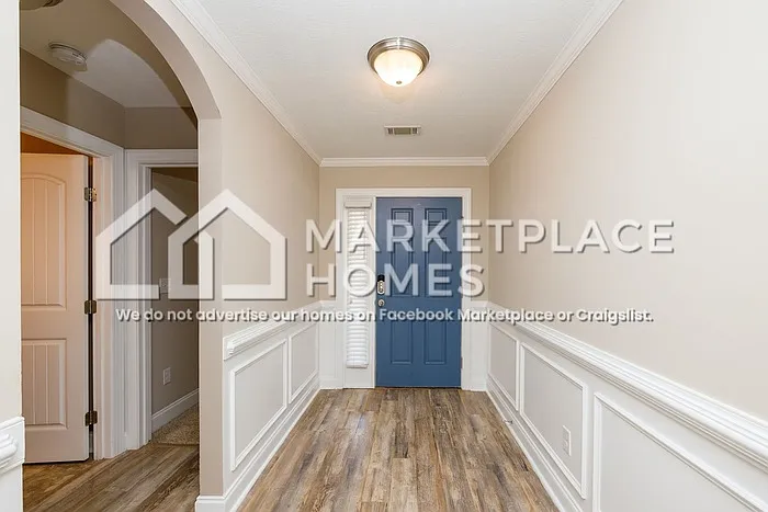 2467 Newbury Ave — Photo 3