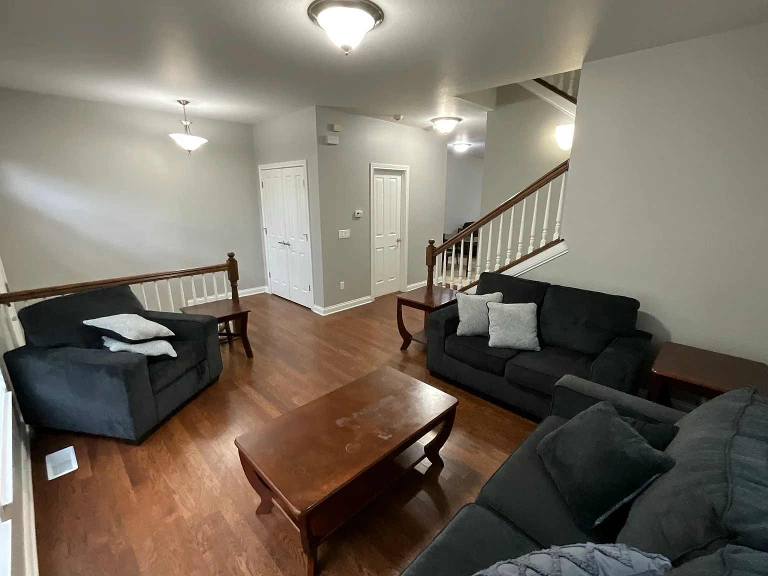 4 bed, 3.5 bath, 2300 sqft, $5,600 — Photo 3