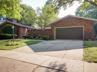 2203 Seaton Ct, Champaign, IL 61821