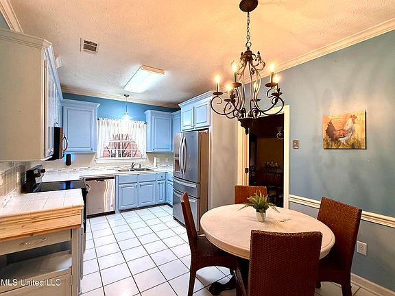 5th image of 578 Spring Lake Dr