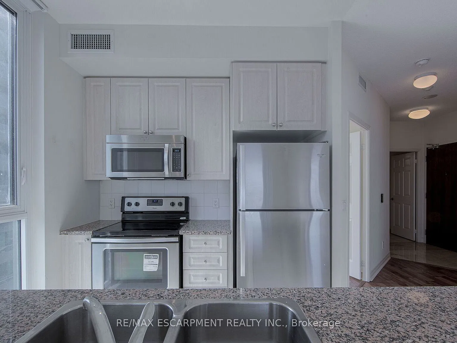 3 bed, $2,900 — Photo 4
