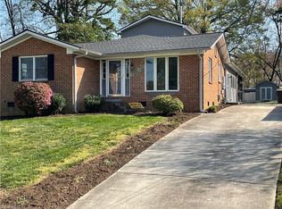 2405 Woodberry Dr, Greensboro, NC 27403