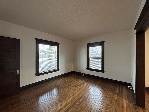 4th image of 414 22nd Ave NE #11284017