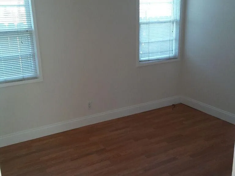 805 Howard St — Photo 6
