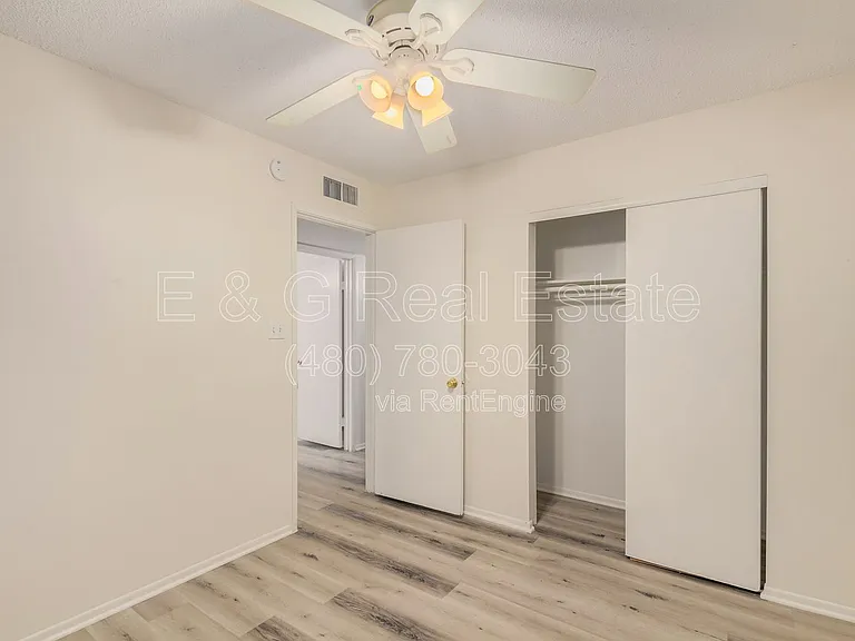 1136 W 12th St — Photo 27