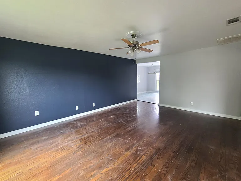 1302 Fuller Dr — Photo 3