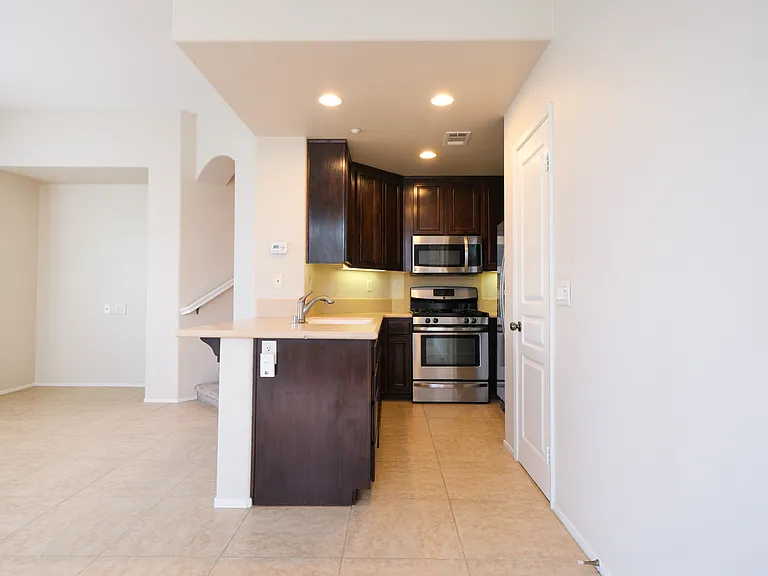 415 Almond Rd — Photo 5