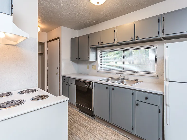 720 Pine Knolls Dr — Photo 3