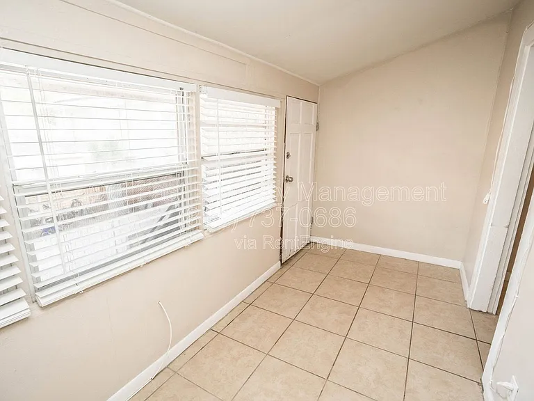 541 2nd St N — Photo 5