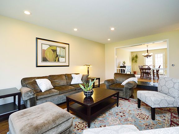 3rd image of 3111 Wilmette Ave
