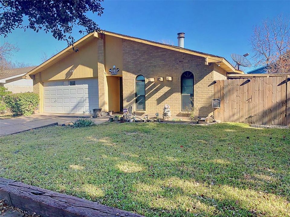 1st image of 2702 Lake Park Dr