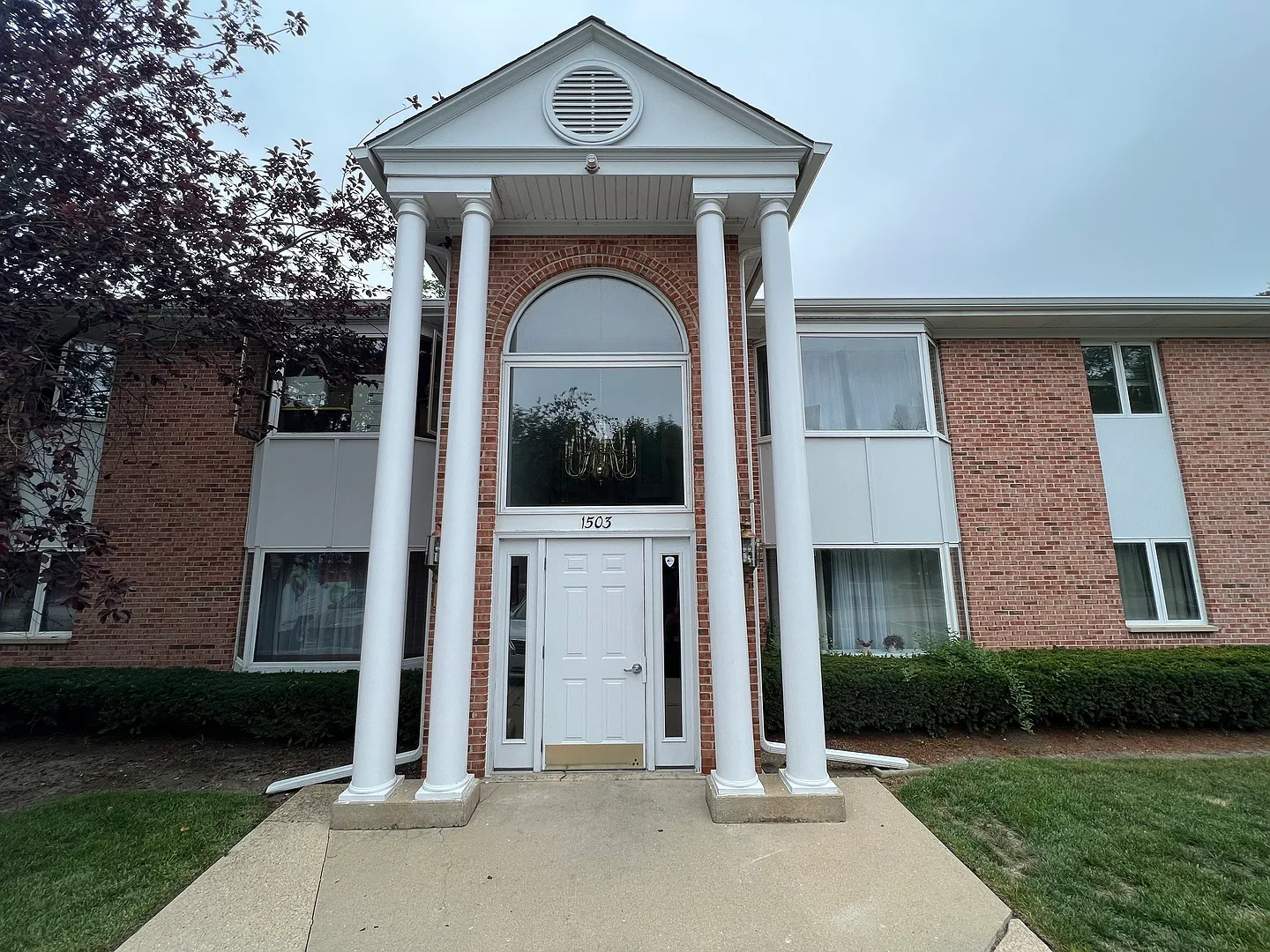 2 bed, 950 sqft, $2,200 — Photo 1