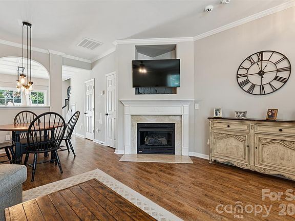 5th image of 302 Tinderbox Ln