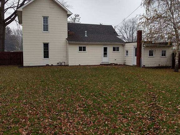 5th image of 117 Railroad St