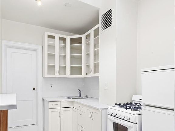 4th image of 315 W 71st St APT 5A