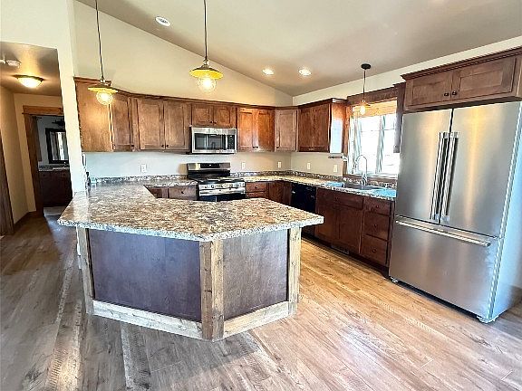 4th image of 618 Lacey Rd