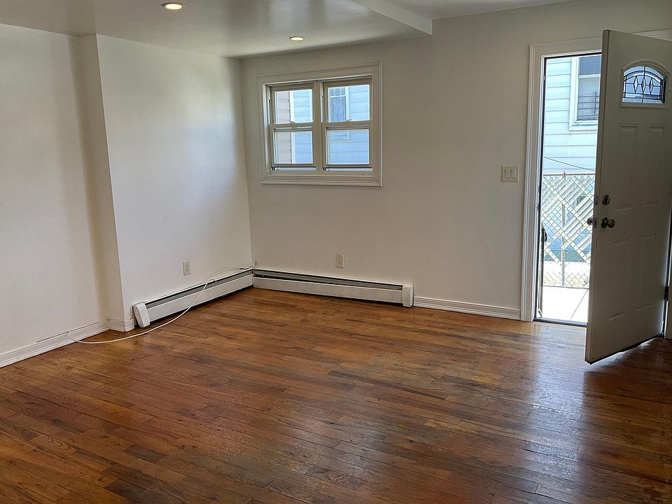 1st image of 160-21 122nd Ave #1