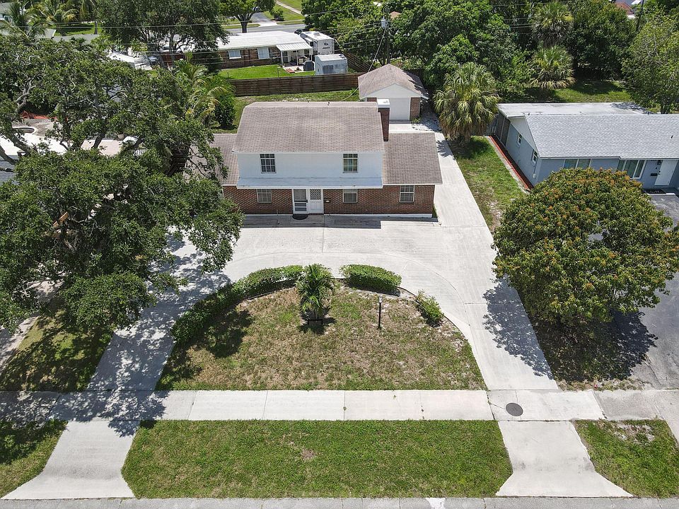 1st image of 814 Poplar Drive