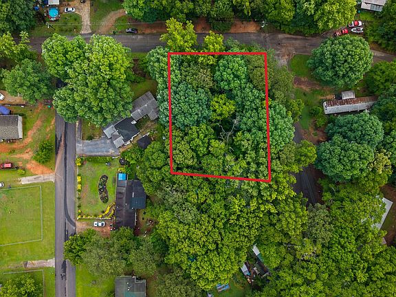 3rd image of 136 Wolf Creek Ln