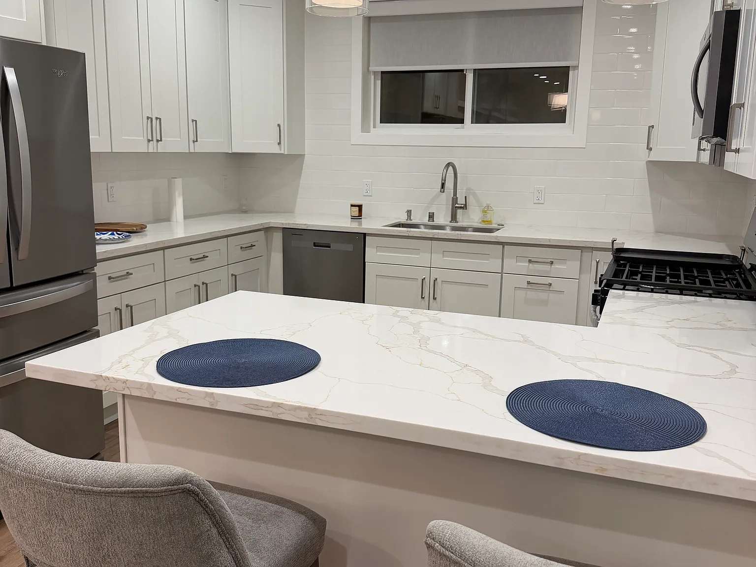 2 bed, 975 sqft, $3,000 — Photo 2