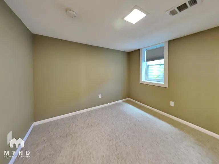 1076 S Monroe St — Photo 12