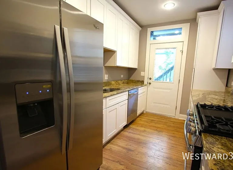 1120 W Addison St #3 — Photo 3